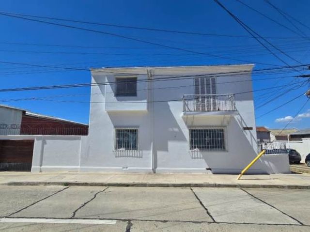 CAPITÁN THEODOR ESQUINA VISTA HERMOSA