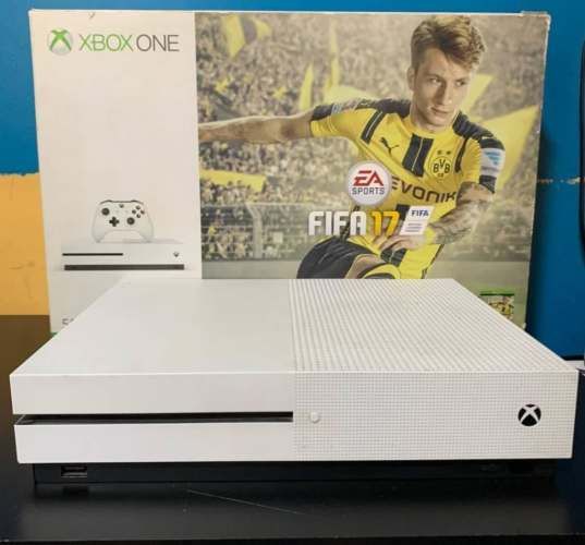 Xbox one, impecable + kine+ 2 controles+ 4 video juegos.