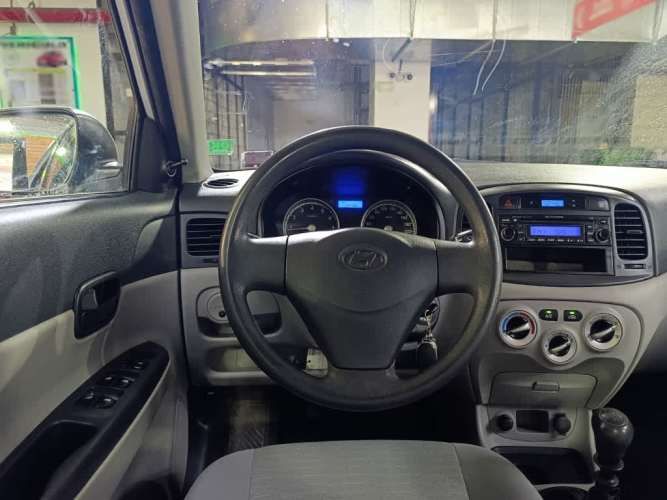 HYUNDAI ACCENT 2011