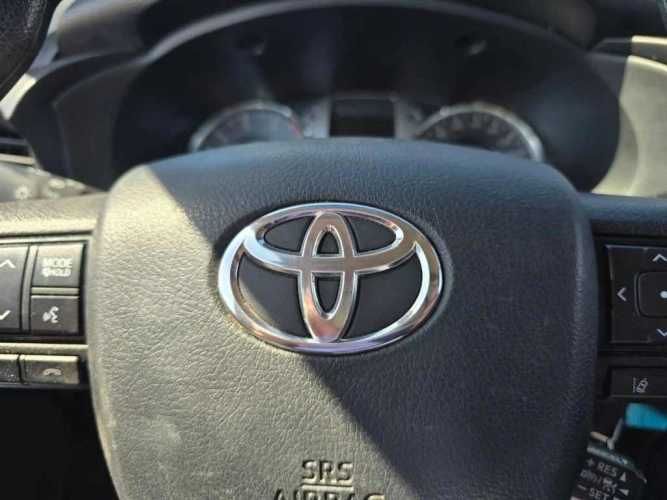 TOYOTA HILUX 2023