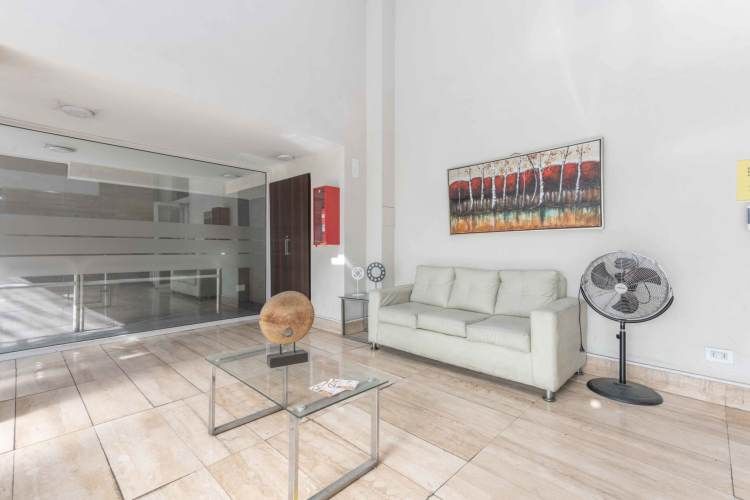 Tarapacá 876 (1 Bod) [93-1]