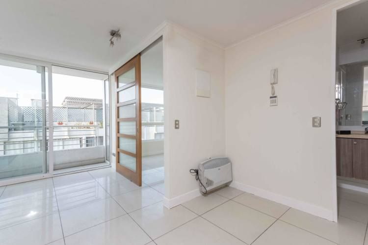 Tarapacá 876 (1 Bod) [93-1]