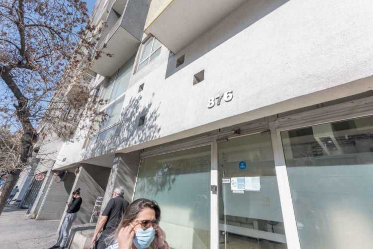 Tarapacá 876 (1 Bod) [93-1]