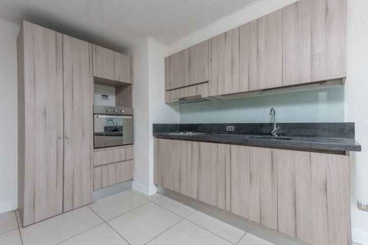 Tarapacá 876 (1 Bod) [93-1]