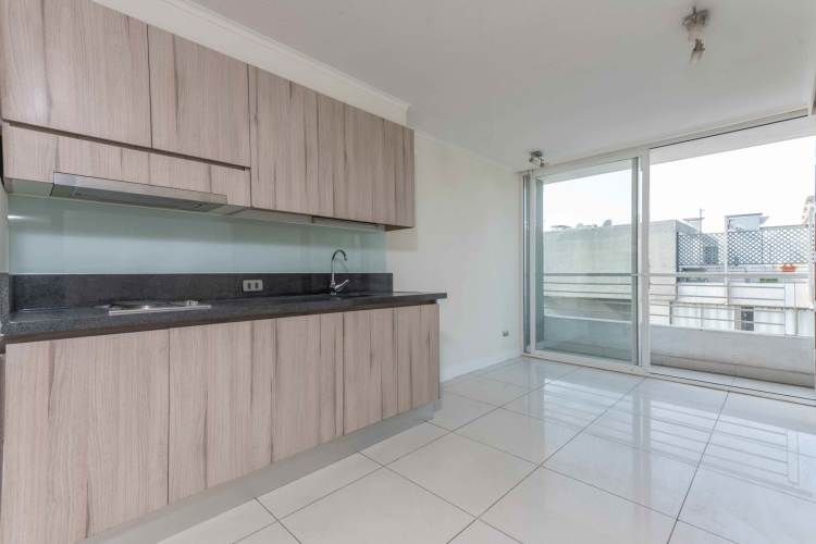 Tarapacá 876 (1 Bod) [93-1]