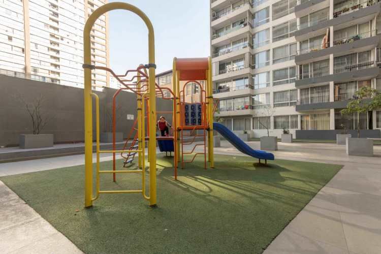 Tarapacá 876 (1 Bod) [93-1]