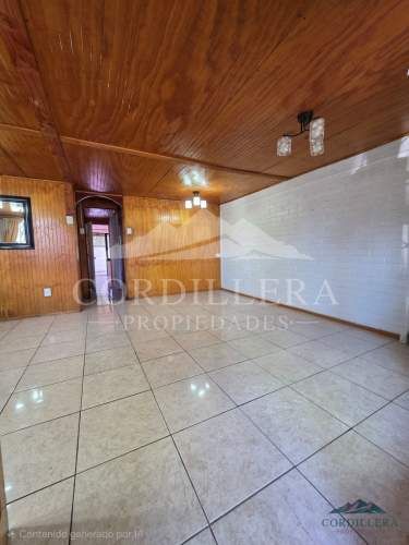 Casa en arriendo c/ estacionamiento en Elisa Correa