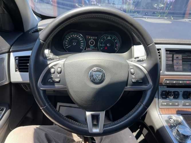 JAGUAR XF 2.0 AT 2015