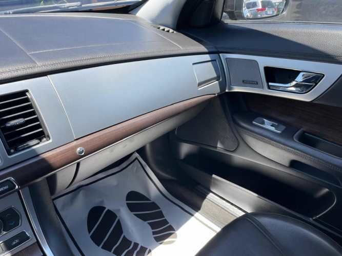 JAGUAR XF 2.0 AT 2015