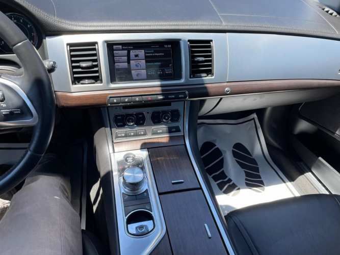 JAGUAR XF 2.0 AT 2015