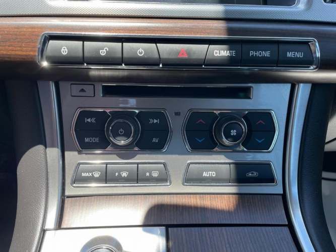 JAGUAR XF 2.0 AT 2015