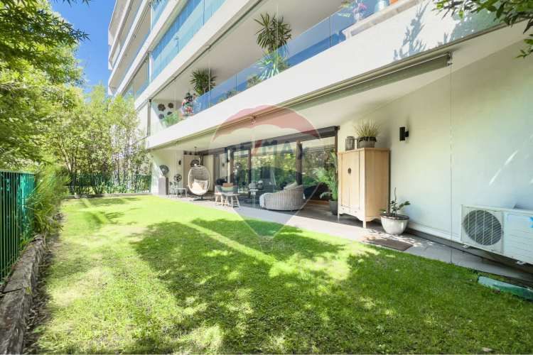 Duplex con jardin privado