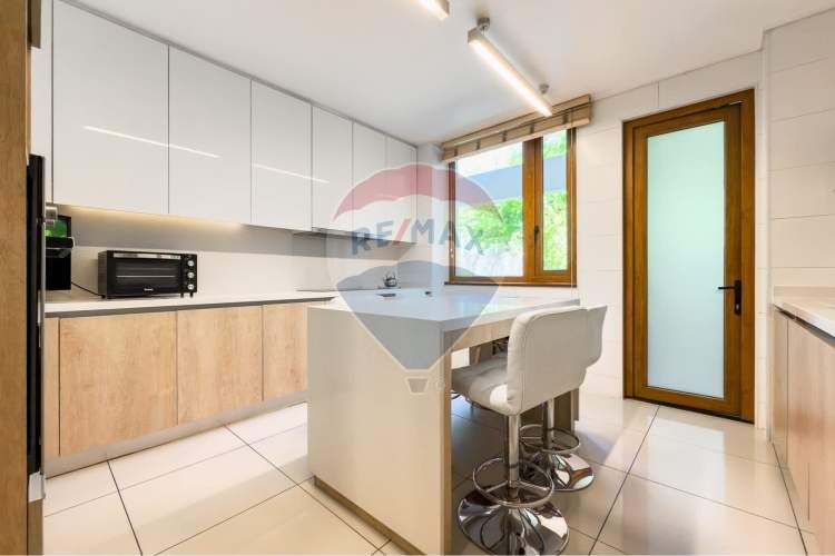 Duplex con jardin privado