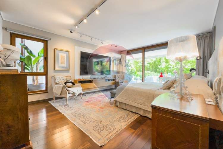 Duplex con jardin privado