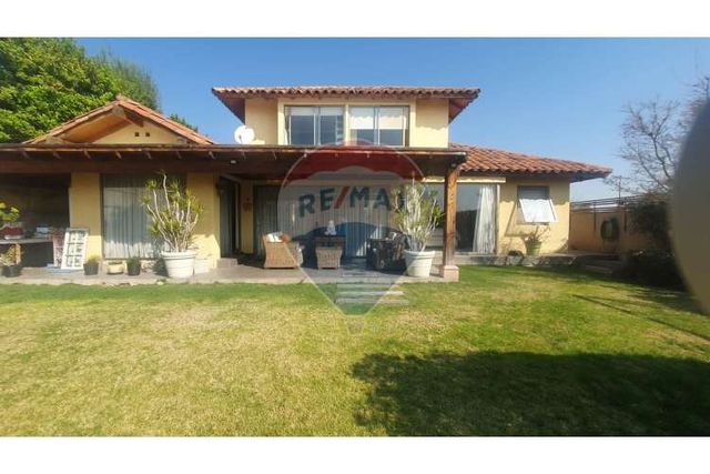 Espectacular casa en condominio bordeandino