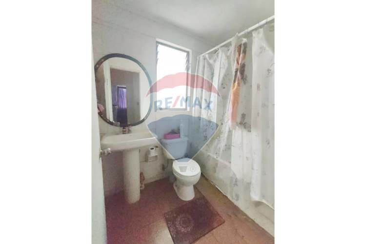 Casa con espacio comercial (comida rápida)