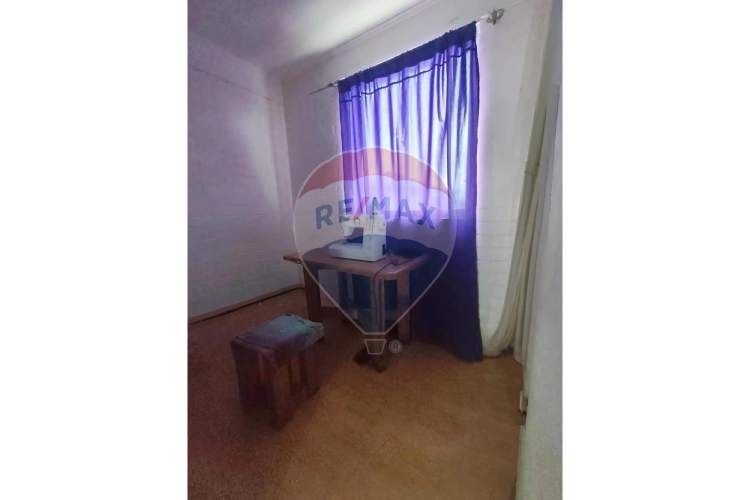 Casa con espacio comercial (comida rápida)