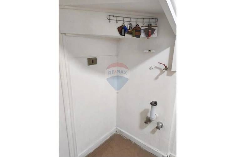 Casa con espacio comercial (comida rápida)