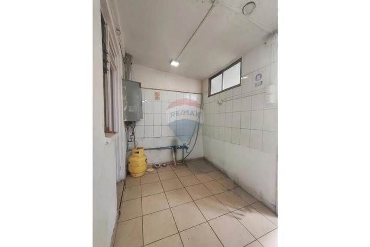 Casa con espacio comercial (comida rápida)