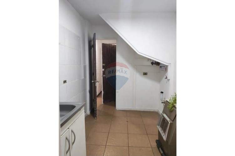 Casa con espacio comercial (comida rápida)