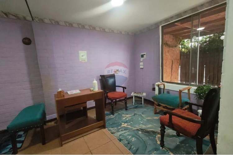 Casa con espacio comercial (comida rápida)