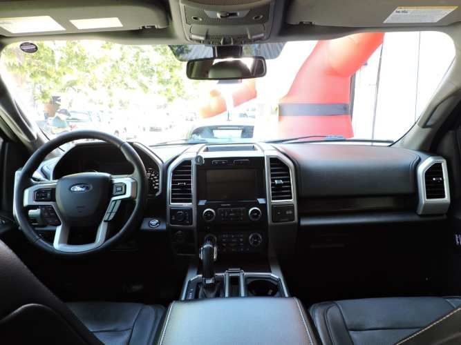 FORD F-150 LARIAT 4X4 5.0  2017