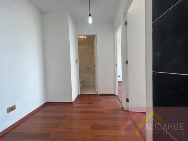 DEPARTAMENTO VICUÑA MACKENNA, METRO VICENTE VALDES