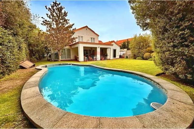 Nuevo precio! linda casa en condominio piedra roja