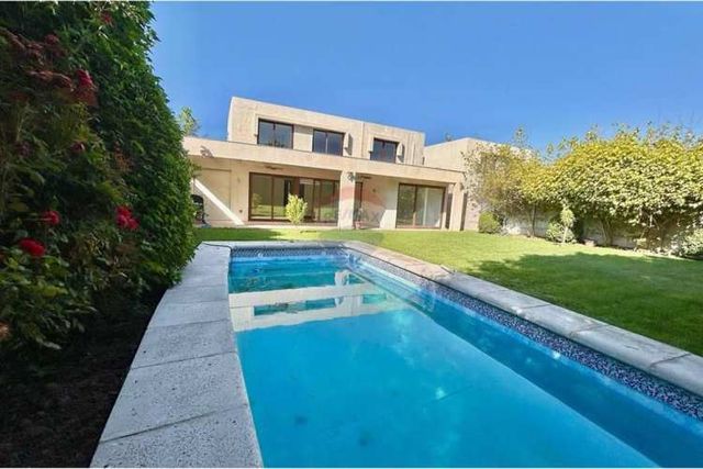 5 dormitorios + servicio + escritorio