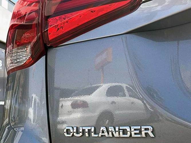 MITSUBISHI OUTLANDER 2018