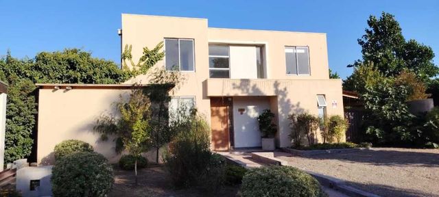 SE ARRIENDA CADA EN SANTA ELENA CHICUREO 4D 3B