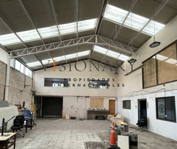 AMPLIO GALPÓN EN VENTA EN SANTIAGO