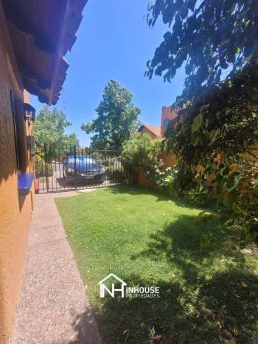 CASA Casa en Francisco Otta / Av. Consistorial