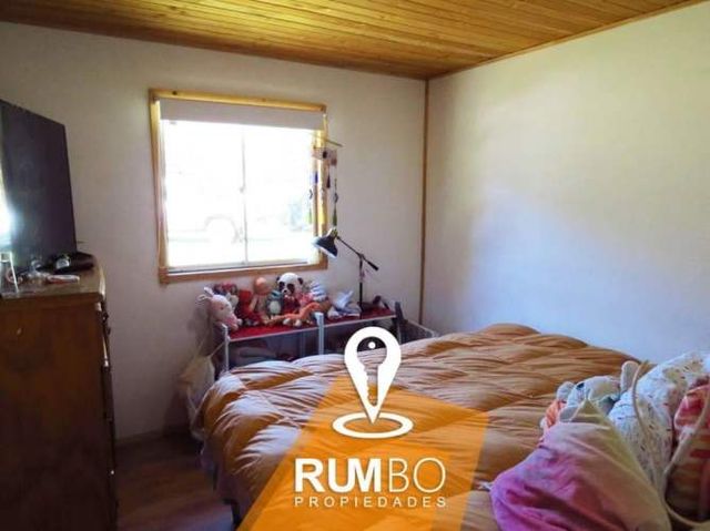 Casa con agua, energía eléctrica, orilla de calle