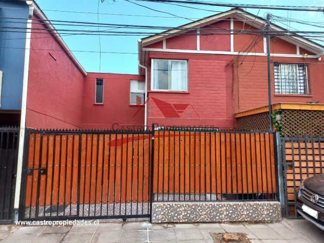 Hermosa Casa de Dos Pisos Ampliada con 2 Dormitorios, 1 Baño, Quilicura.