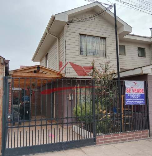 Hermosa Casa de Dos Pisos, 4 Dormitorios, 2 Baños, Quilicura.