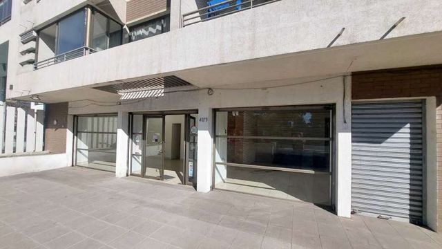 EXCELENTE LOCAL BAJO EDIFICIO - A LA CALLE (137899)