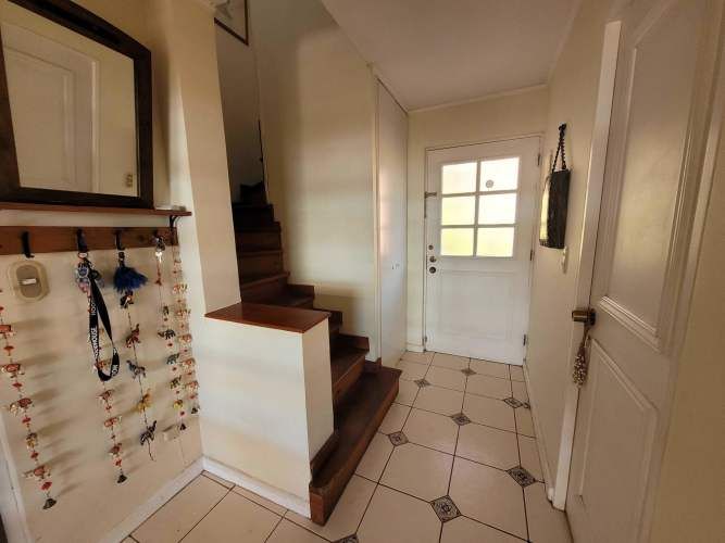 Casa con vista ,  con quincho y amplio jardín (137860)