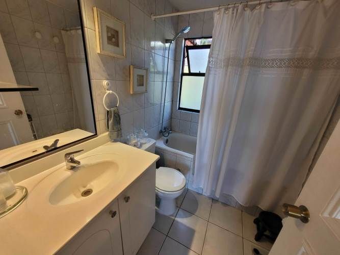 Casa con vista ,  con quincho y amplio jardín (137860)