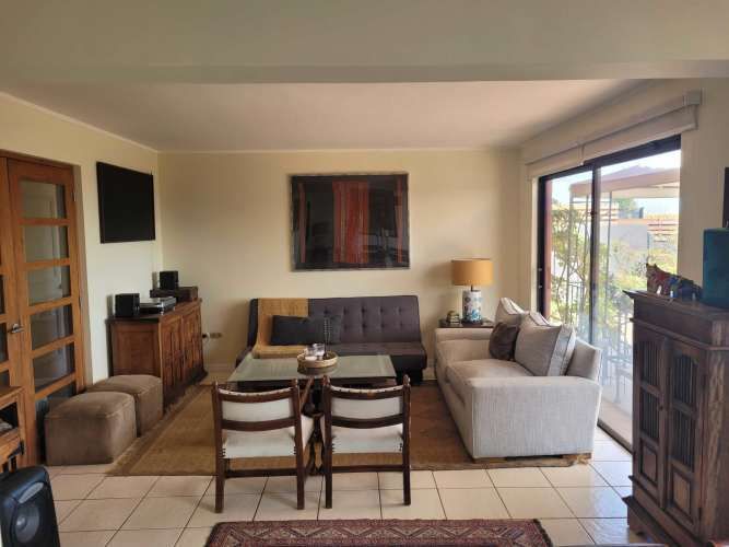 Casa con vista ,  con quincho y amplio jardín (137860)