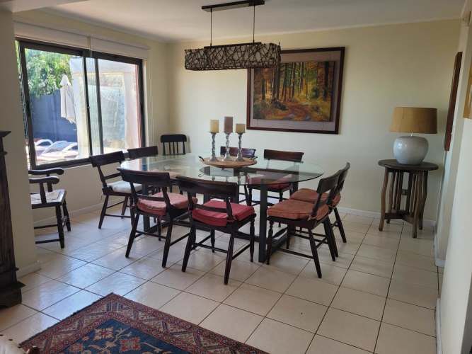 Casa con vista ,  con quincho y amplio jardín (137860)