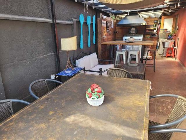 Casa con vista ,  con quincho y amplio jardín (137860)