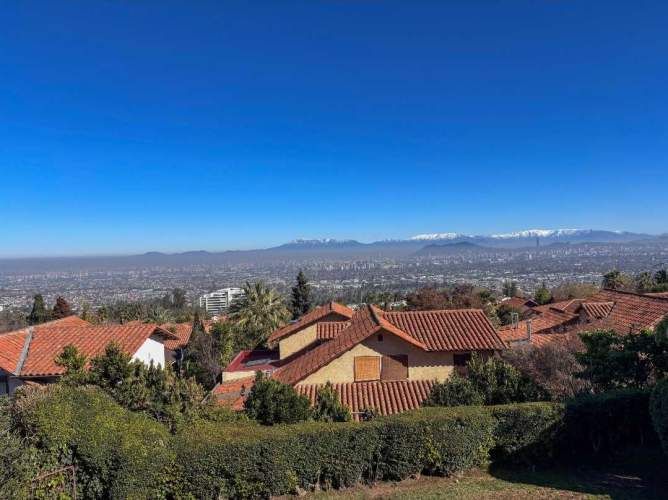 Casa con vista ,  con quincho y amplio jardín (137860)