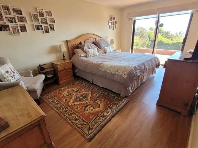 Casa con vista ,  con quincho y amplio jardín (137860)