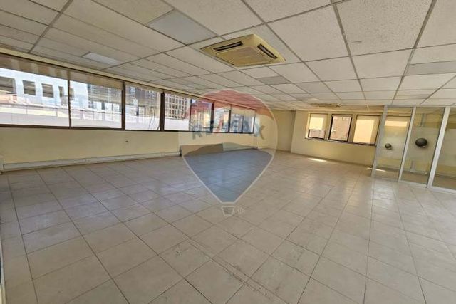 Oficina piso completo en el bosque norte