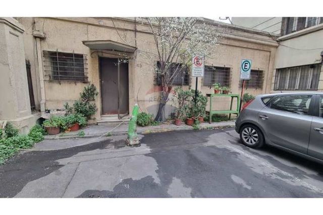 Amplia casa en venta ideal para remodelar