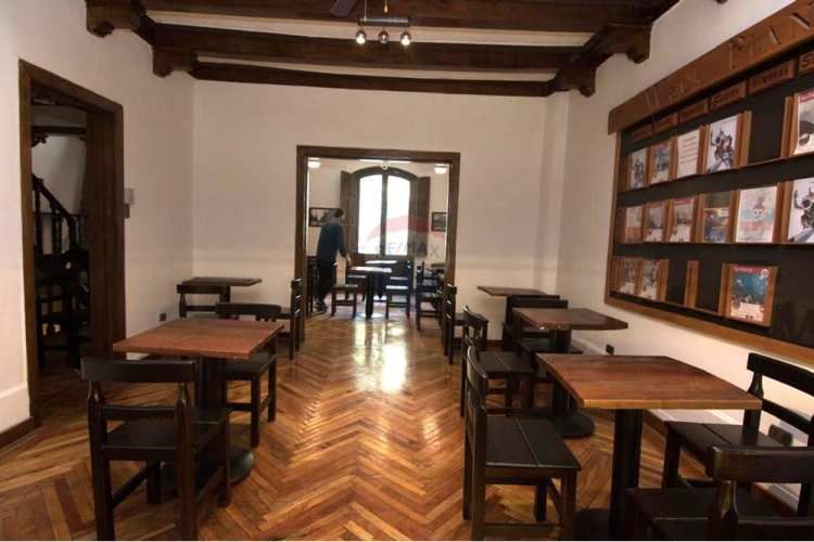 Hotel y local a pasos del metro santa lucía