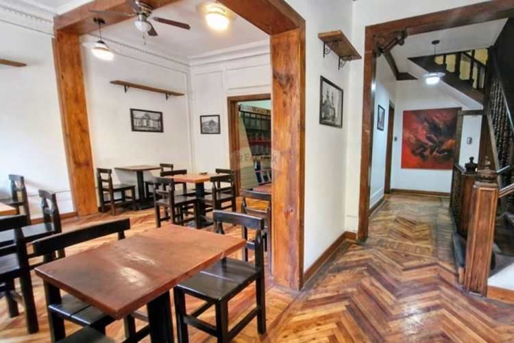 Hotel y local a pasos del metro santa lucía