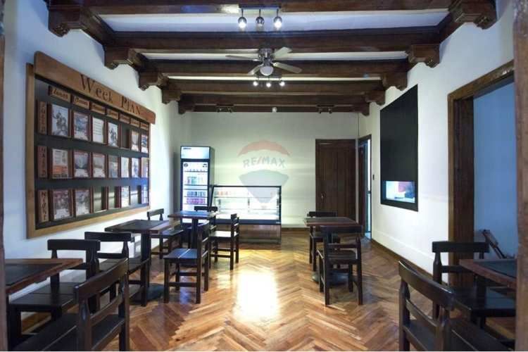 Hotel y local a pasos del metro santa lucía