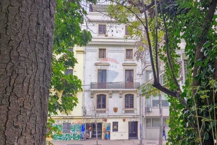 Hotel y local a pasos del metro santa lucía